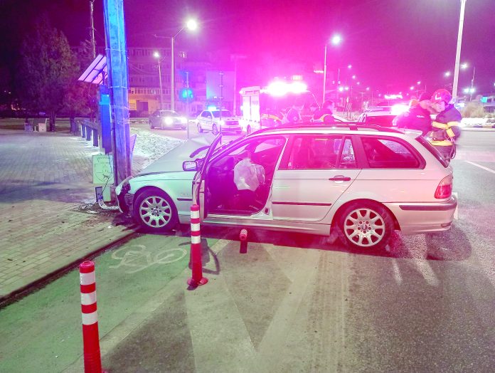 peripetii cu masina in stalp