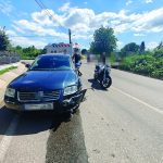 motociclist lovit de masina